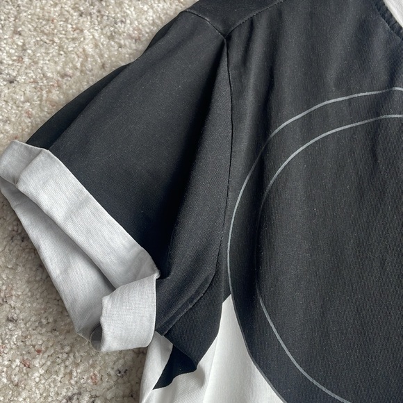 ALICE & OLIVIA Stace Face Jasper Roll Sleeve Tee - Picture 10 of 16